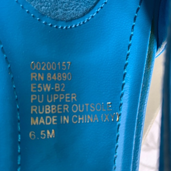 Blue Sandals by Beacon, Like new comfort well - Picture 4 of 7